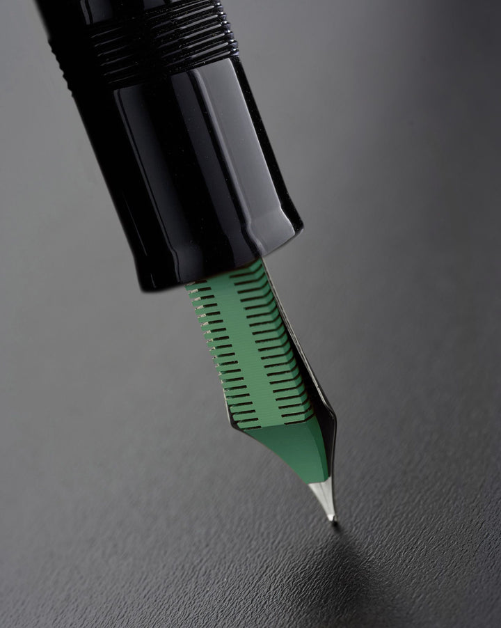 Delta DV Oversize Magnifica Green Fountain Pen